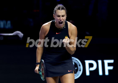 Aryna Sabalenka withstands Jasmine Paolini fight-back to seal WTA Finals progress