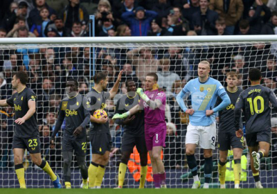 Troubled City held by lowly Everton Chelsea title bid rocked